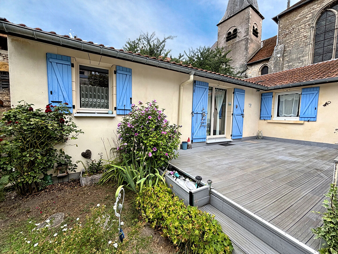 Exclusif magnifique maison  de plain pied  sur beau terrain clos.