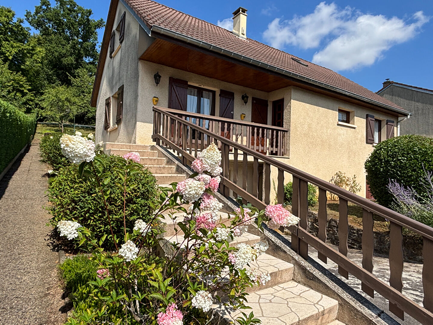 Exclusivité, rare. Magnifique pavillon sur sous-sol complet avec 4 chambres.