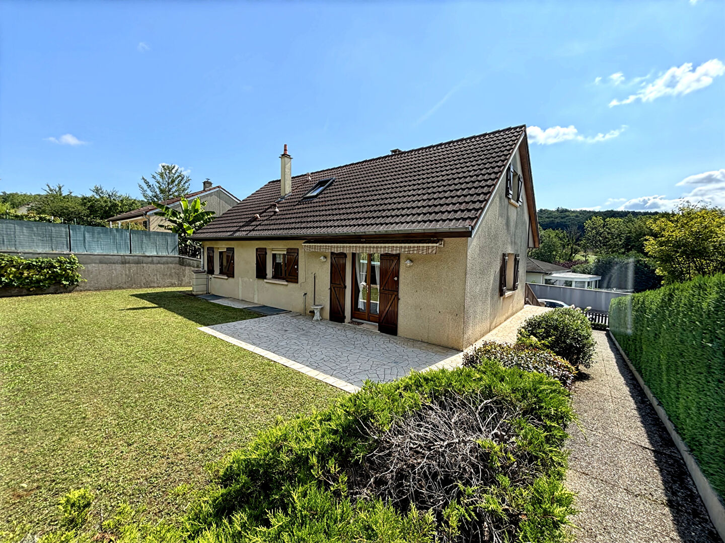 Exclusivité, rare. Magnifique pavillon sur sous-sol complet avec 4 chambres.