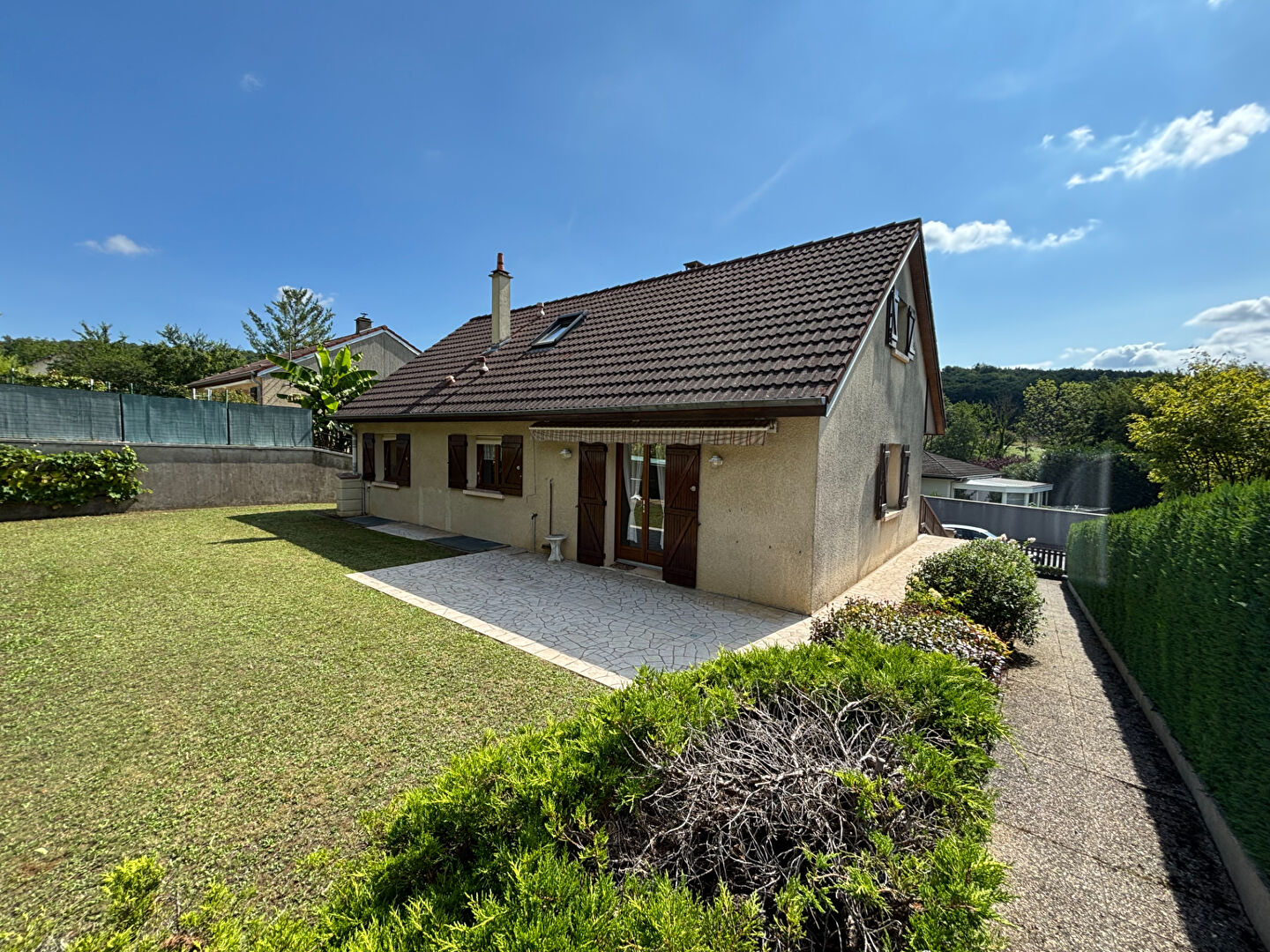 Exclusivité, rare. Magnifique pavillon sur sous-sol complet avec 4 chambres.