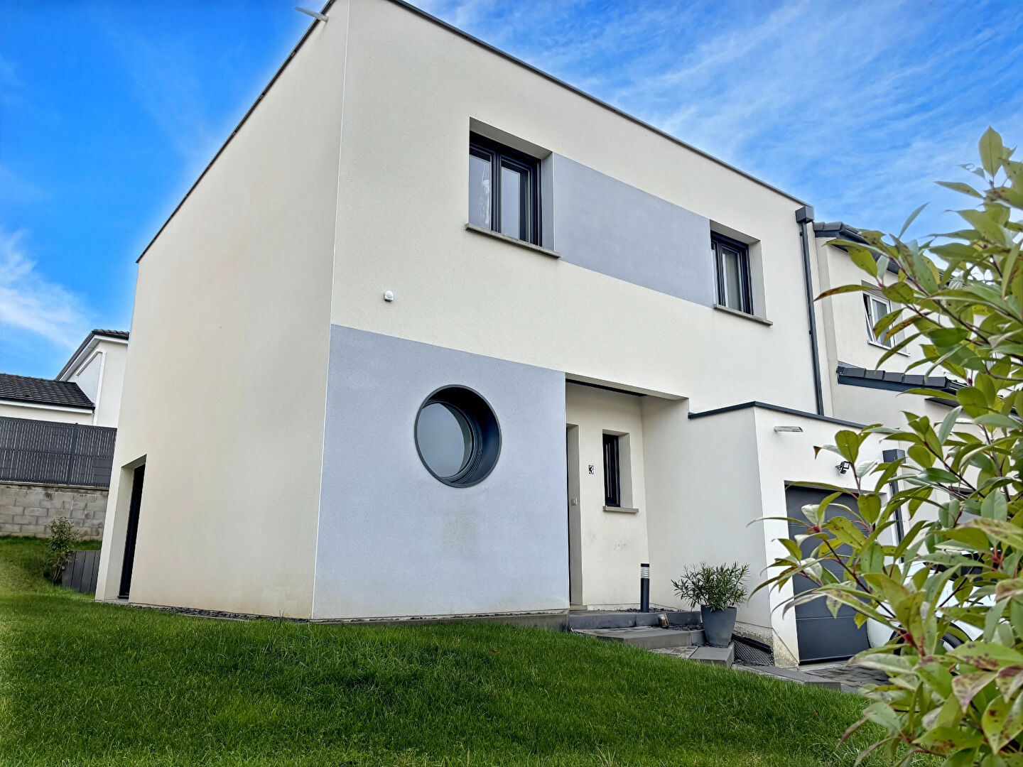 Magnifique maison moderne en exclusivité.