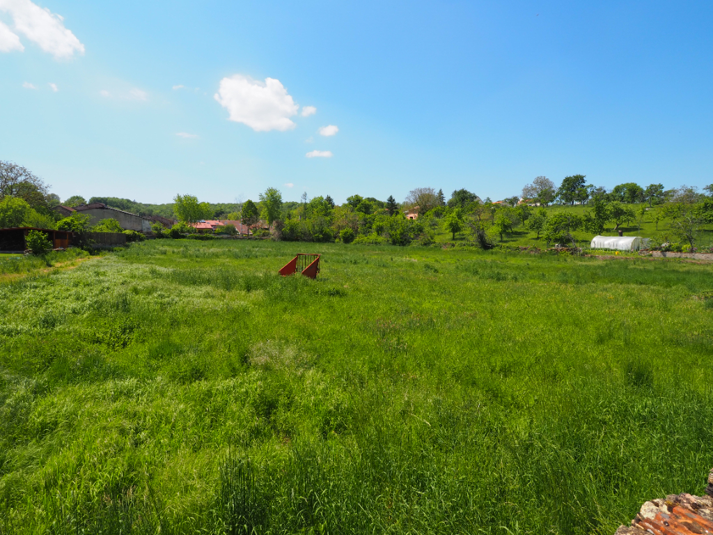 Terrain constructible à 5 min. de CHARMES