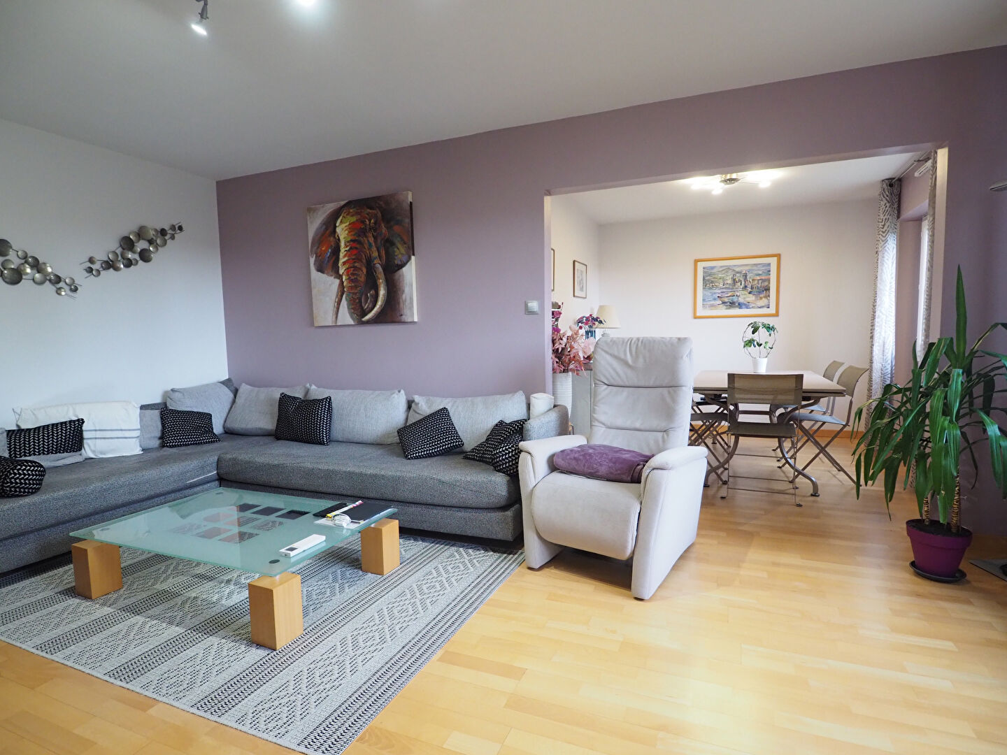 Appartement T5 avec balcon, parking et garage