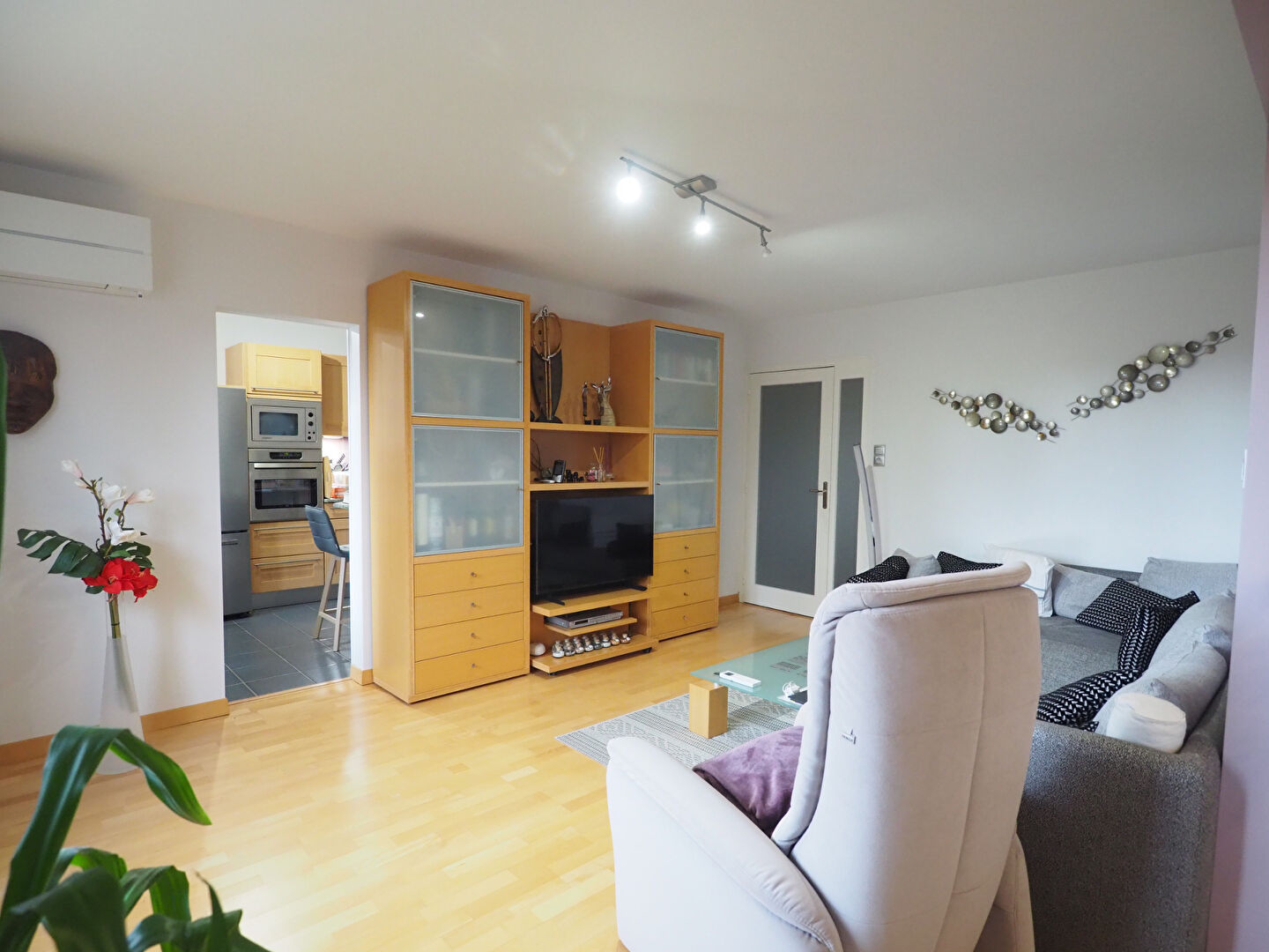 Appartement T5 avec balcon, parking et garage