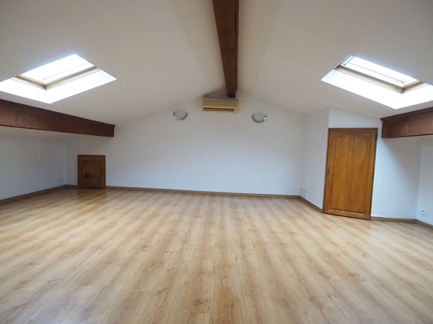 Appartement T4 à CHARMES