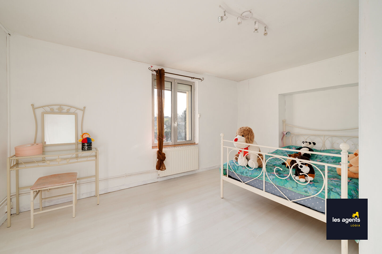 Maison familiale 7 pièces ? Beaux volumes et grand terrain