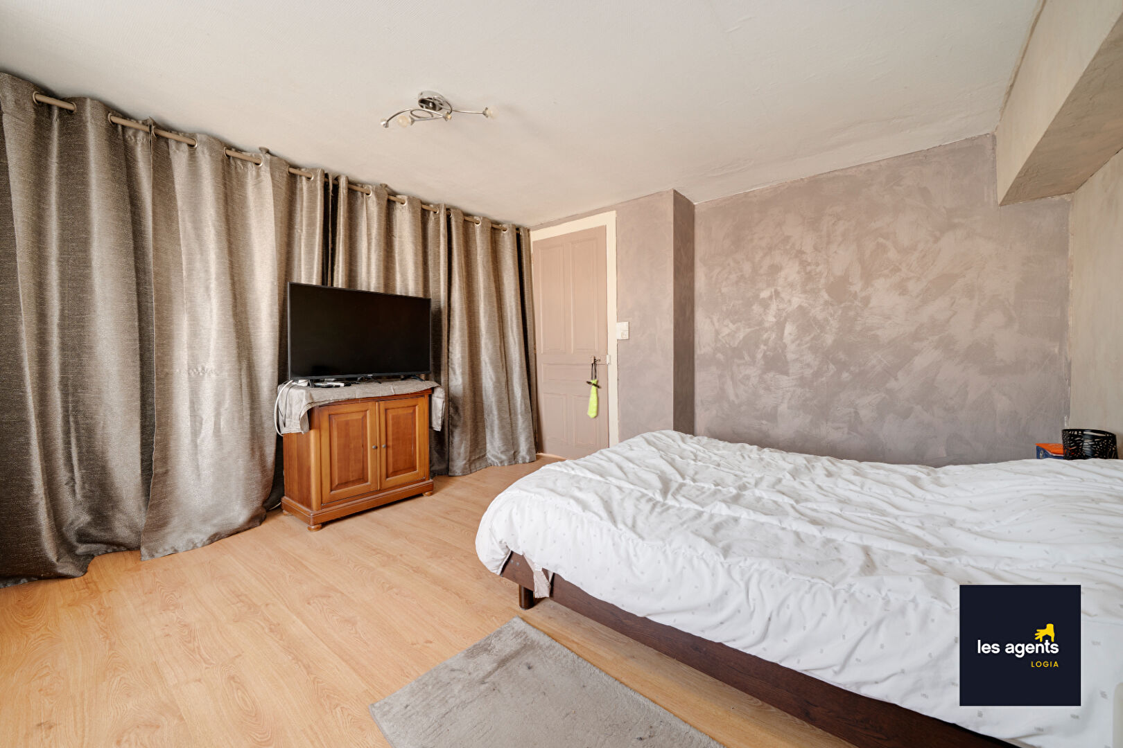 Maison familiale 7 pièces ? Beaux volumes et grand terrain