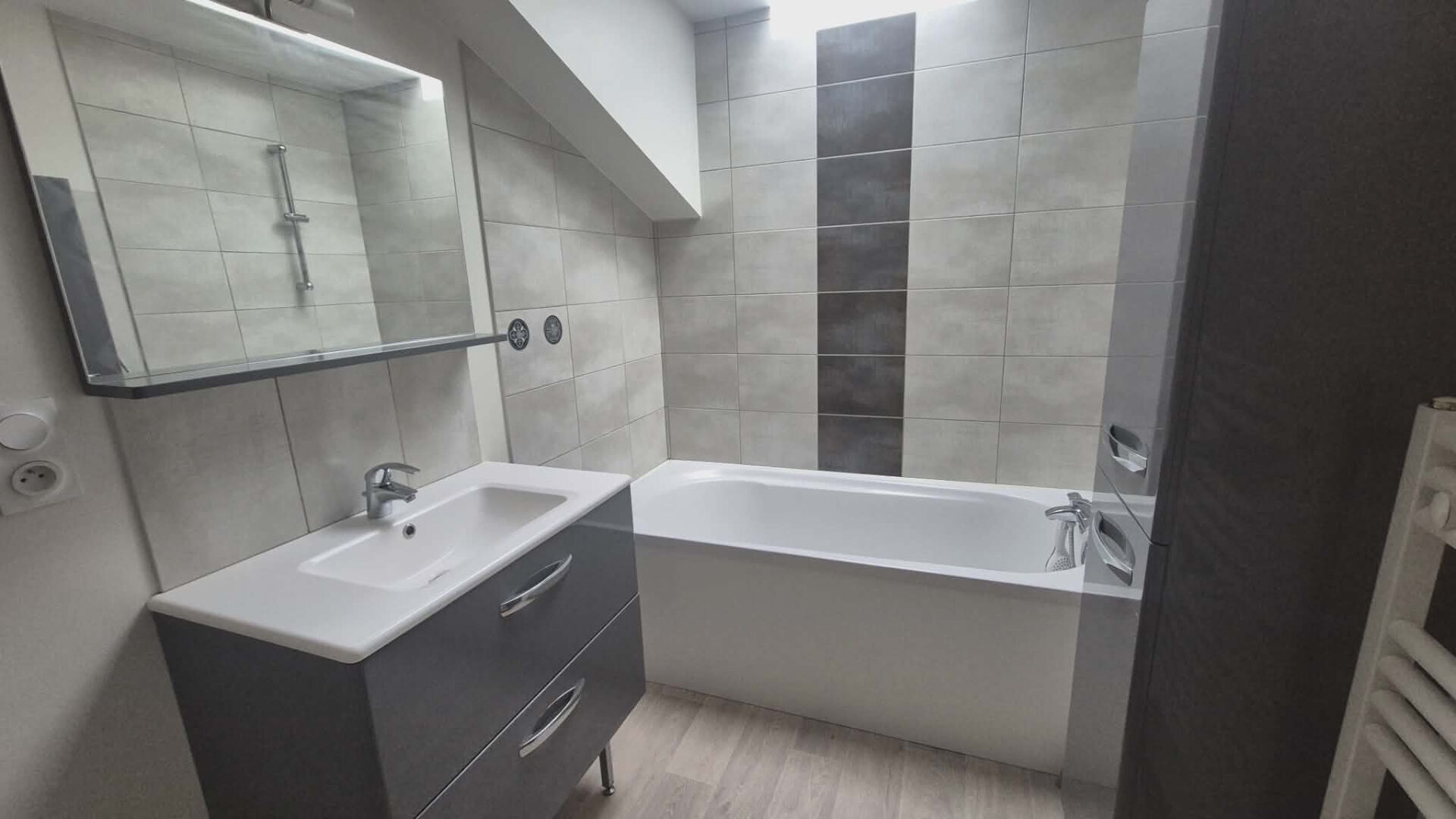 Appartement Charmes 2 pièce(s) 56.72 m2