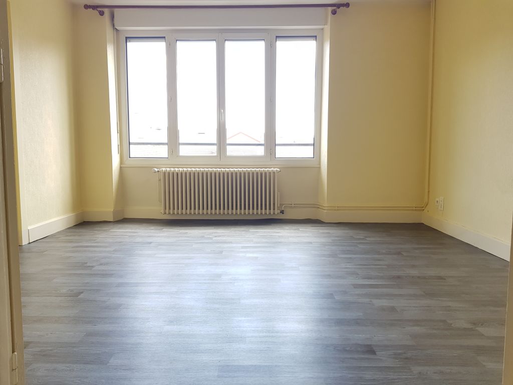 Beau T3 à  CHARMES