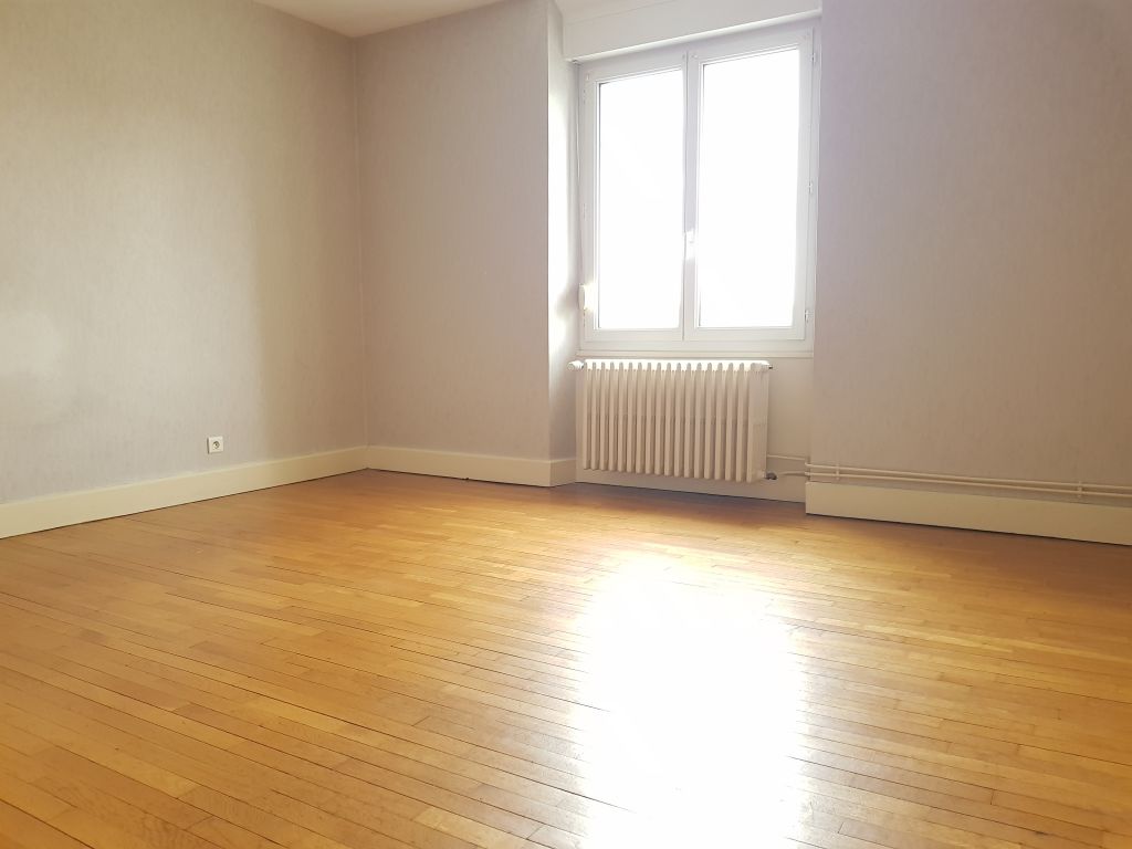 Beau T3 à  CHARMES