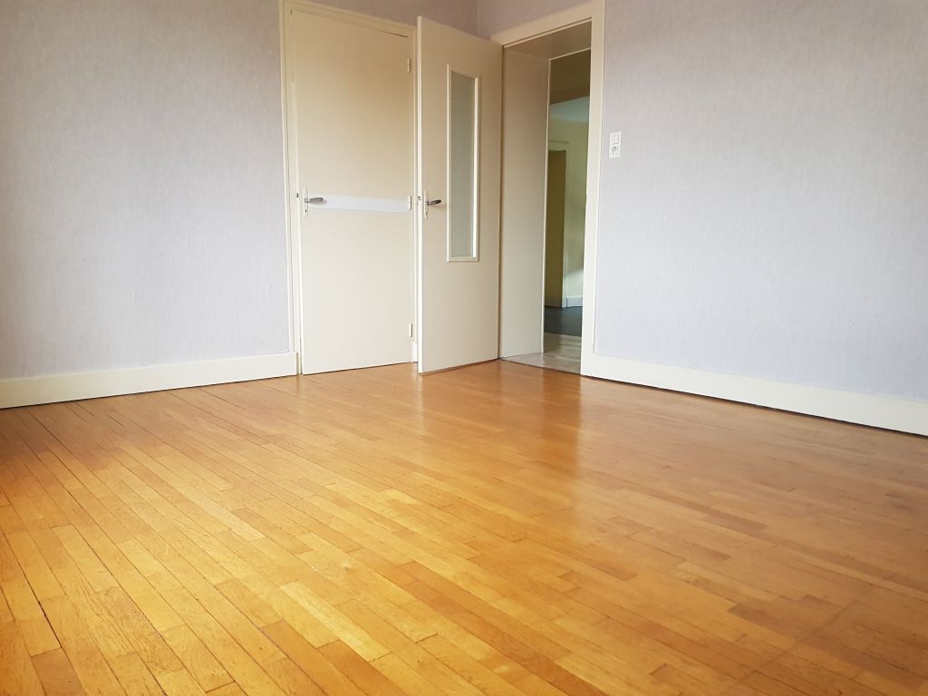 Beau T3 à  CHARMES