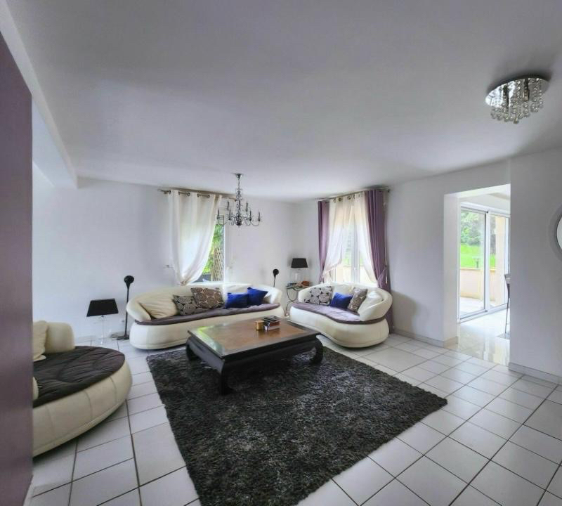 Maison de Prestige à Vendre à Houdemont - 8 Pièces, 5 Chambres