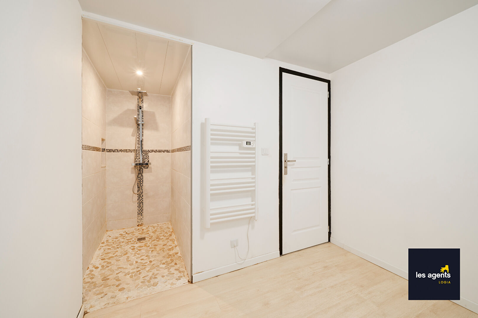 Maison  5 pièce(s) 160 m2 + cour