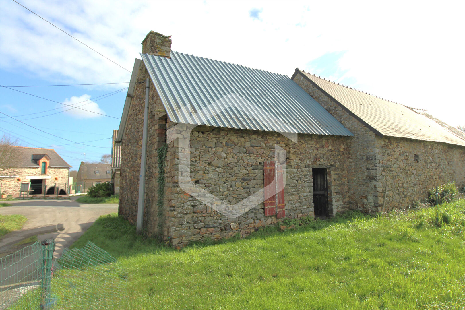 Photo Maison à rénover + Dépendance image 2/6