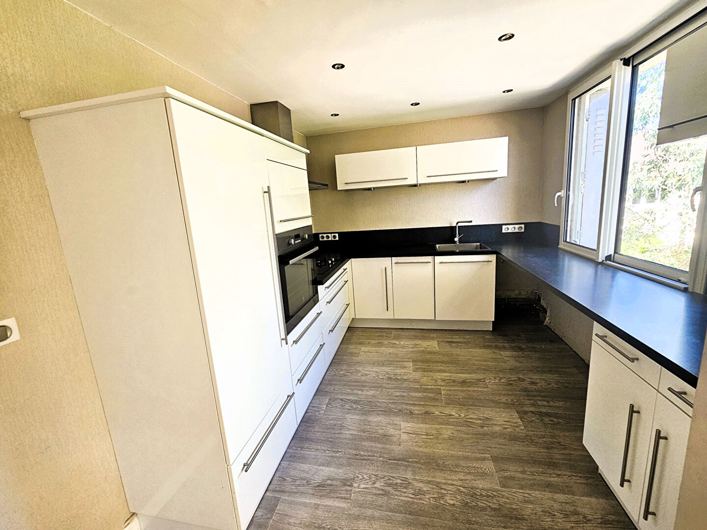 Photo Maison jardin, terrasse et garage à quelques pas du centre de Cormeilles  ! image 3/6