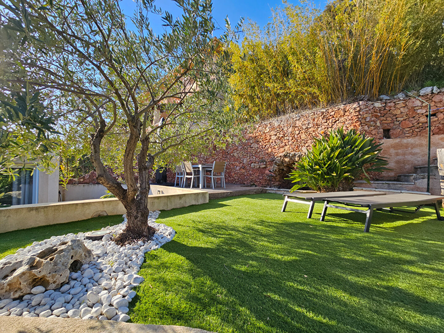Villa rénovée avec jardin à pieds plage et commerces