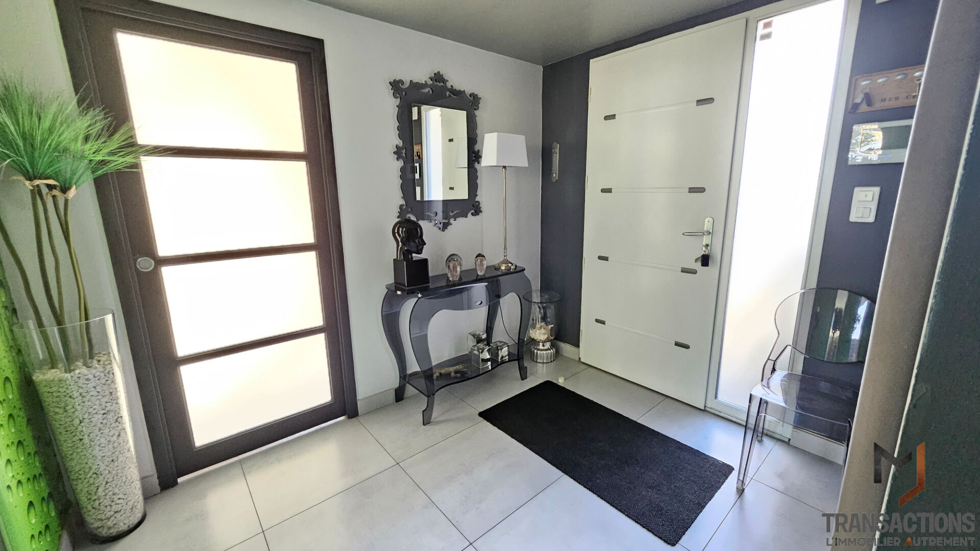 Photo Maison moderne aux volumes généreux - Sainte Pazanne image 2/6