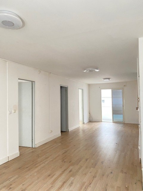 Photo APPARTEMENT T3 - 71m² - SAINT DENIS image 2/6