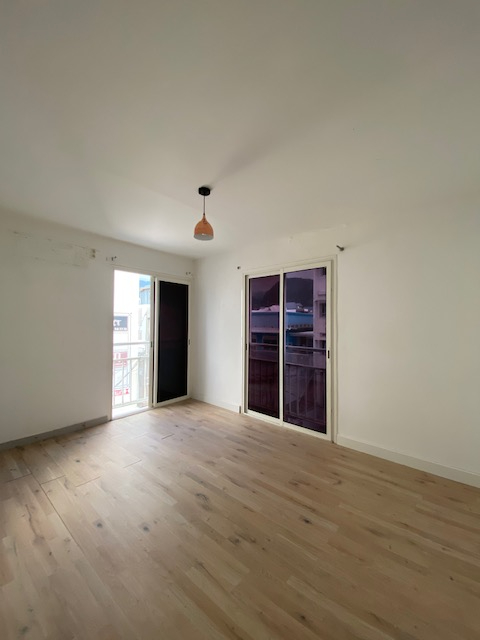 Photo APPARTEMENT T3 - 71m² - SAINT DENIS image 3/6