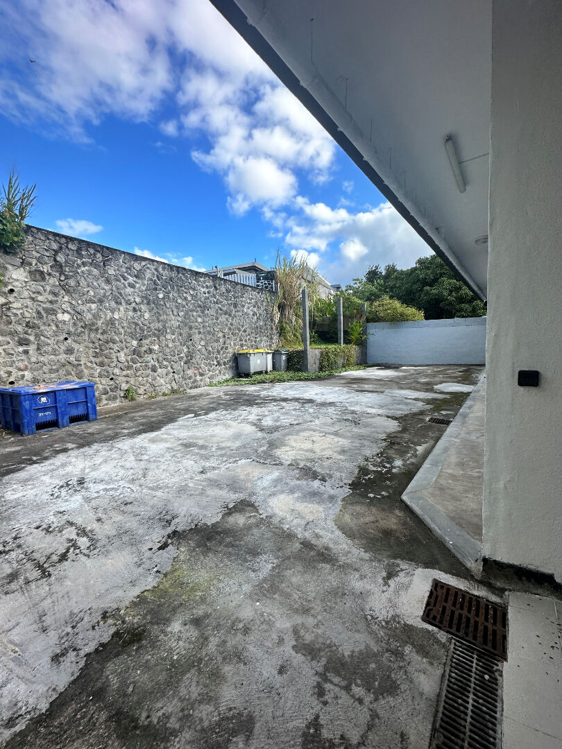 Photo Locaux commerciaux - 95 m2 - Saint BENOIT CENTRE image 4/6