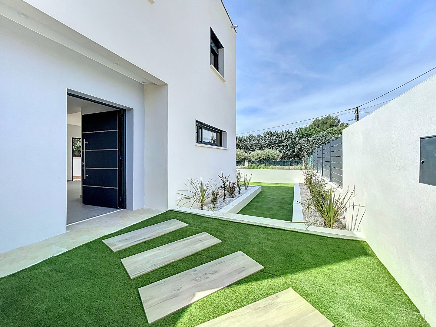 Photo Magnifique villa T5 lumineuse moderne et fraîchement construite image 2/6