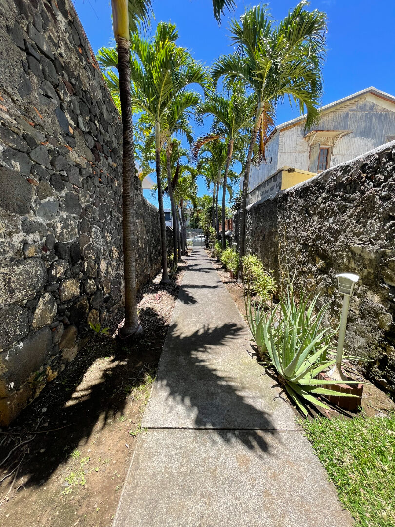 Photo T3 CARRE D'OR SAINT DENIS - 85 M2 image 2/3