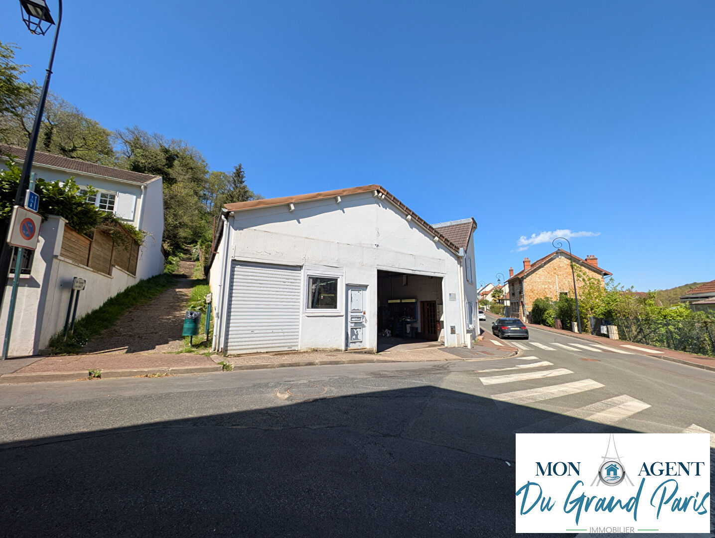 Ancien Garage Construction en dur - a renover en maison de ville ou appartements duplex ou loft Jouy en Josas proche Plateau de Saclay