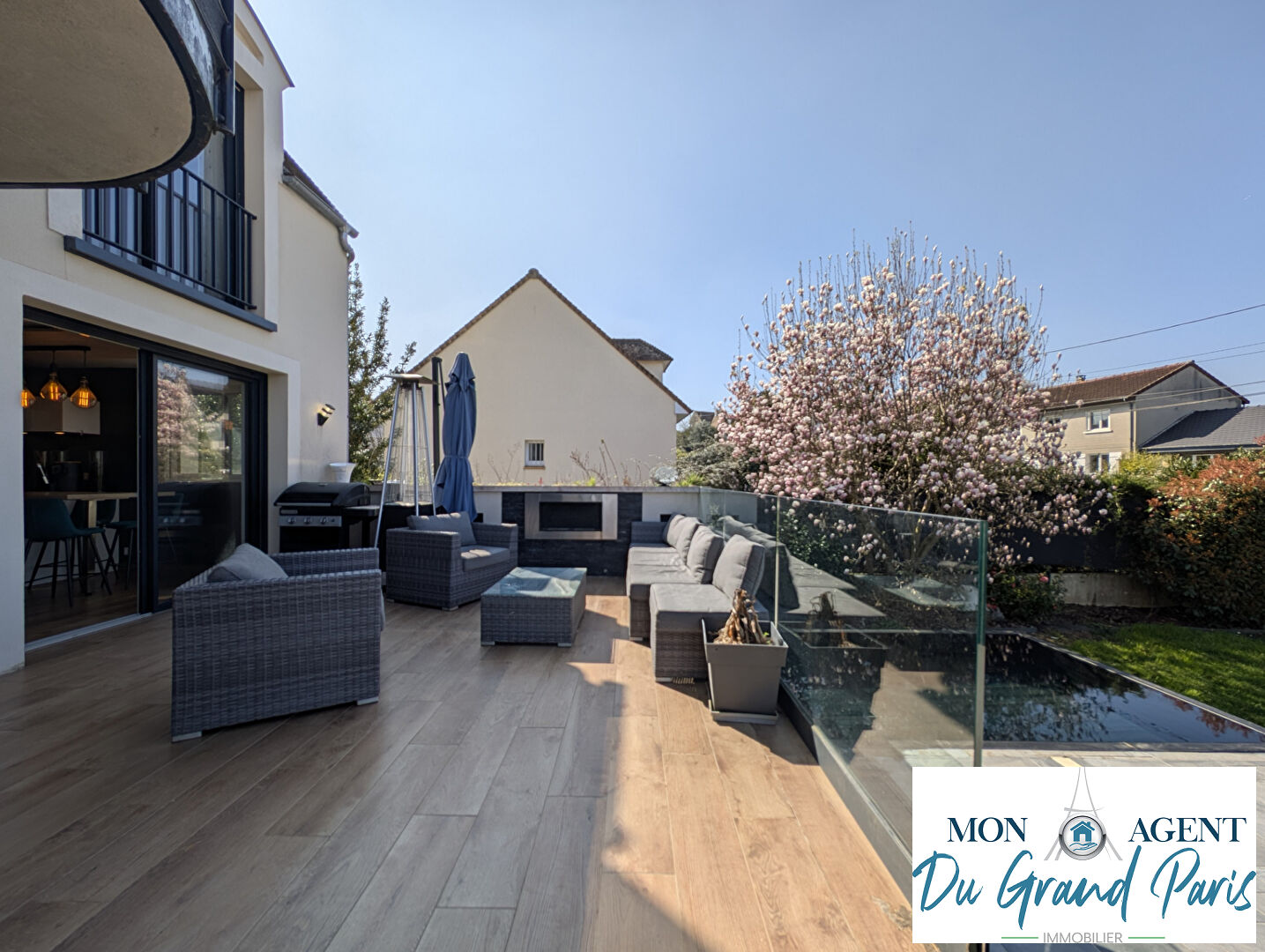 Photo Demeure de prestige - 10 chambres - grande piece de vie - place de la ferme - grand garage image 3/6