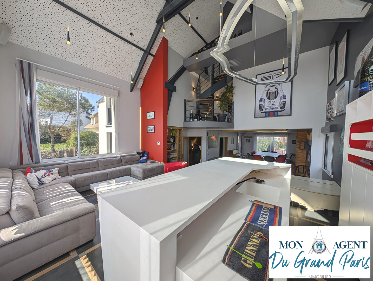 Photo Demeure de prestige - 10 chambres - grande piece de vie - place de la ferme - grand garage image 5/6