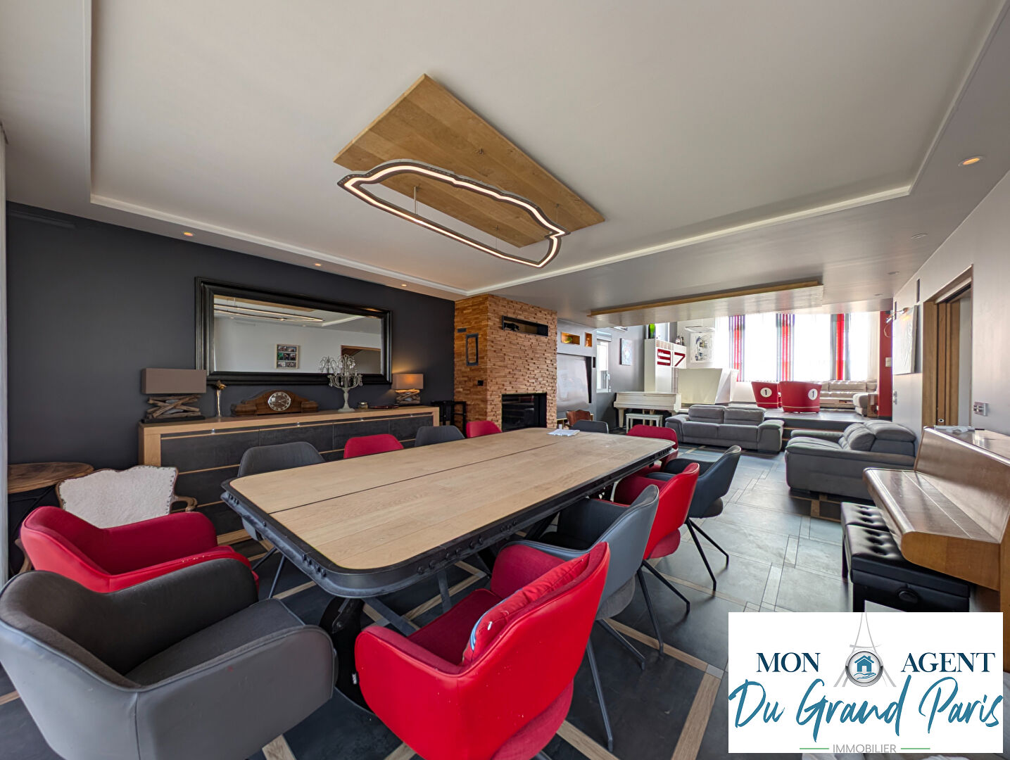 Photo Demeure de prestige - 10 chambres - grande piece de vie - place de la ferme - grand garage image 6/6