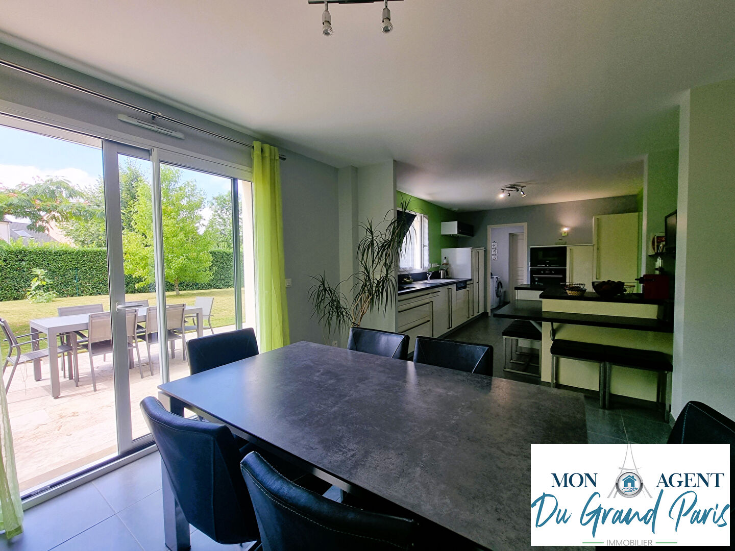 Photo Belle Maison contemporaine de 146m2 sur terrain de 965m2 image 4/6