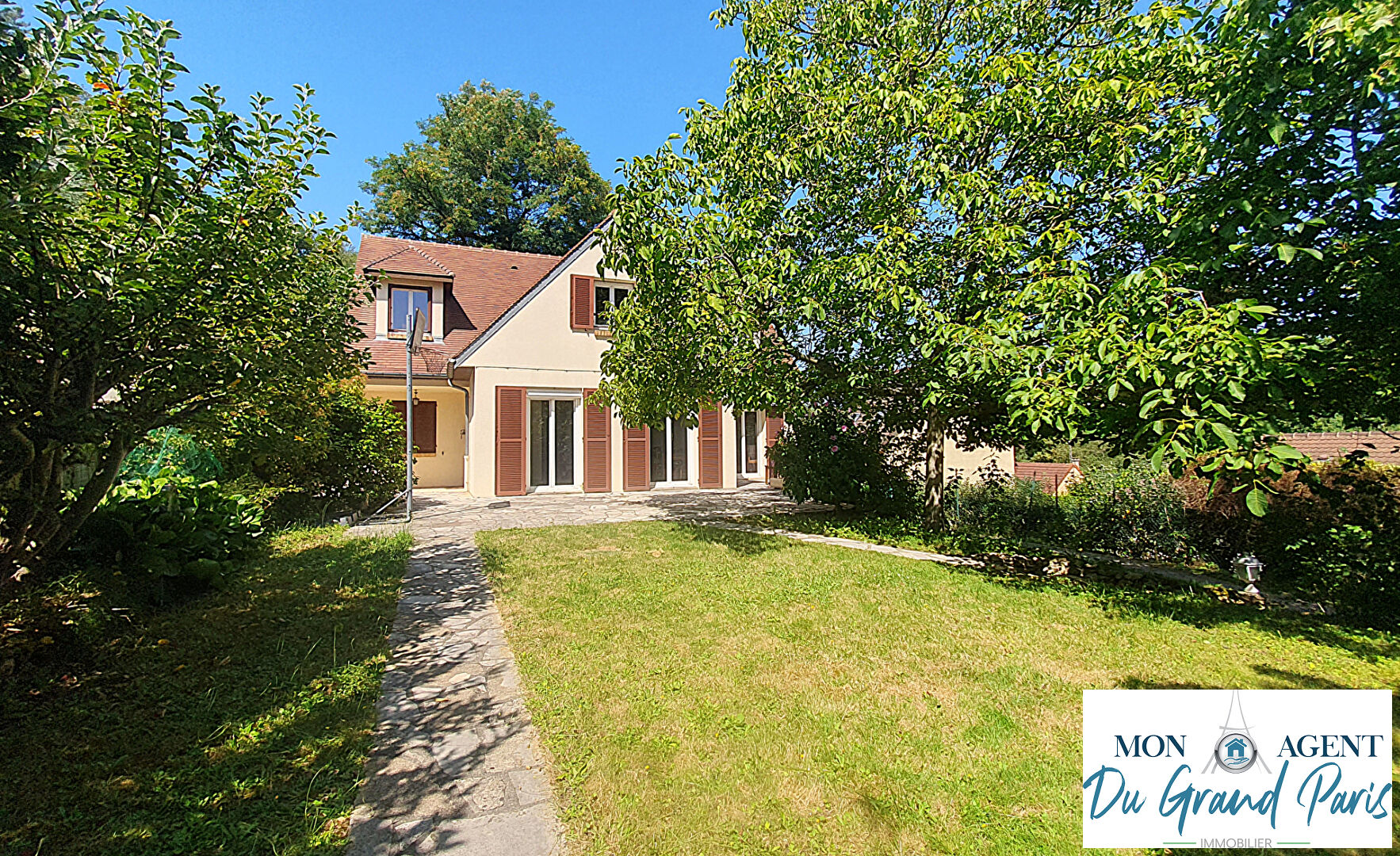 Photo Location meublee Maison individuelle 180m2 (au sol) + sous-sol total image 1/6