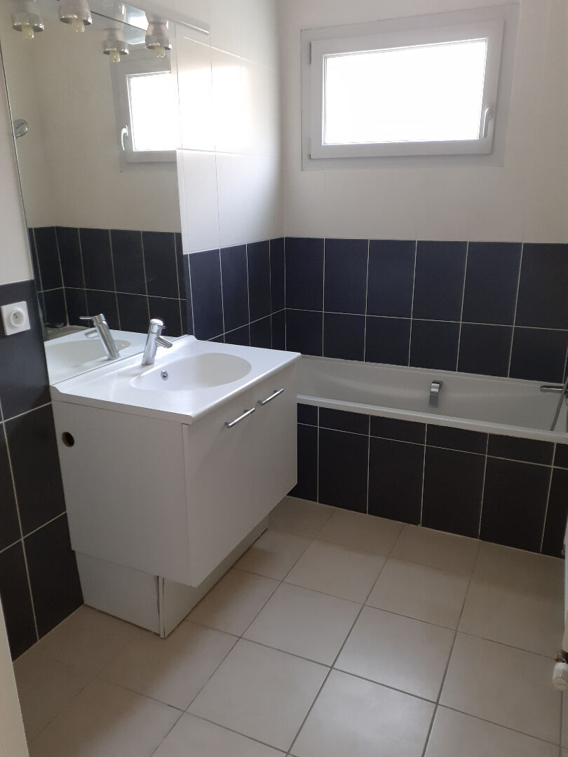 Photo Appartement LA ROCHE-SUR-FORON - 4 pièce(s) - 82 m2 image 4/6