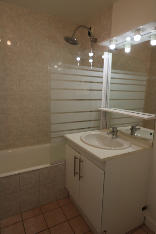 Photo A LOUER - T3 -  Cluses image 4/5