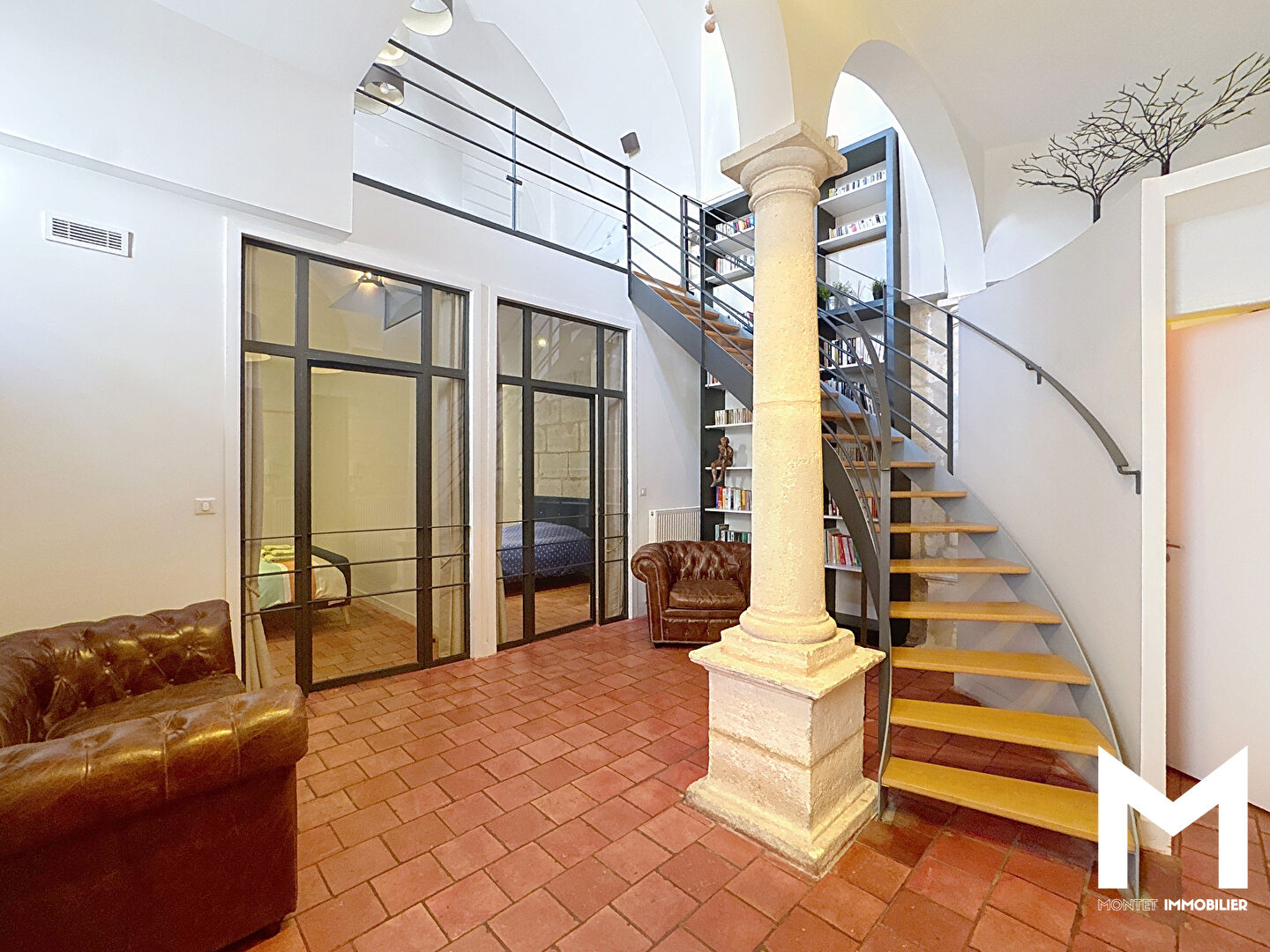 Loft moderne dans une ancienne chapelle du XVIII siècle Exclusivité Montet Immobilier