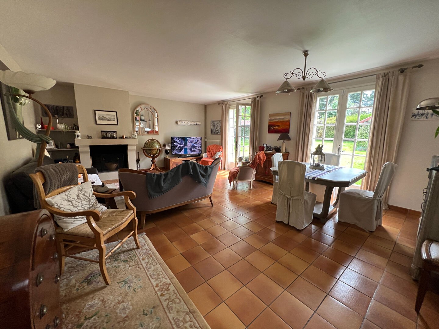 Photo Jolie maison ancienne et  entièrement rénovée  Centre Montfort L Amaury 7 pièces 180 m2 image 5/6