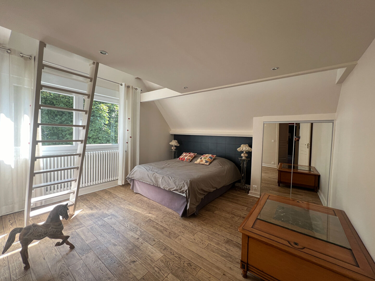 Photo Demeure de prestige Centre Montfort L Amaury 9 pièces  375 m2 image 3/6