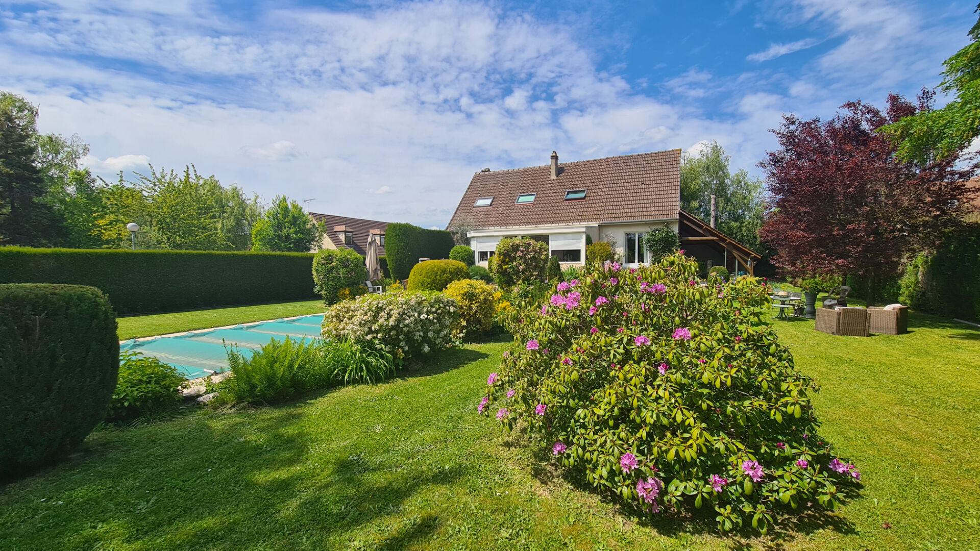 Photo Très jolie maison traditionnelle avec piscine chauffée proche Montfort L'Amaury 6 pièces 178.50 m2 image 2/6