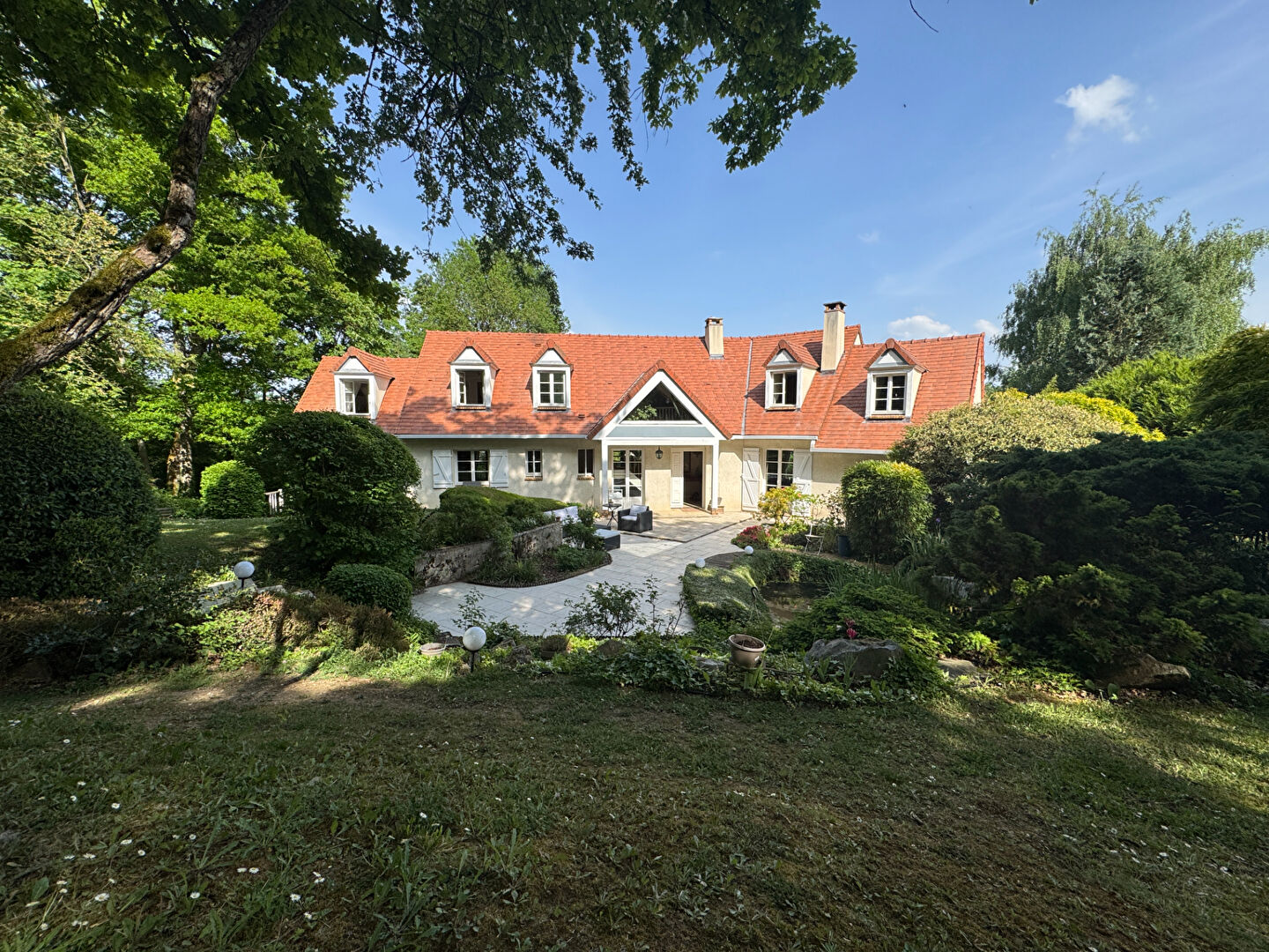 Photo Très belle maison d'architecte avec environnement exceptionnel Proche Thoiry 8 pièces 277 m2 image 2/6