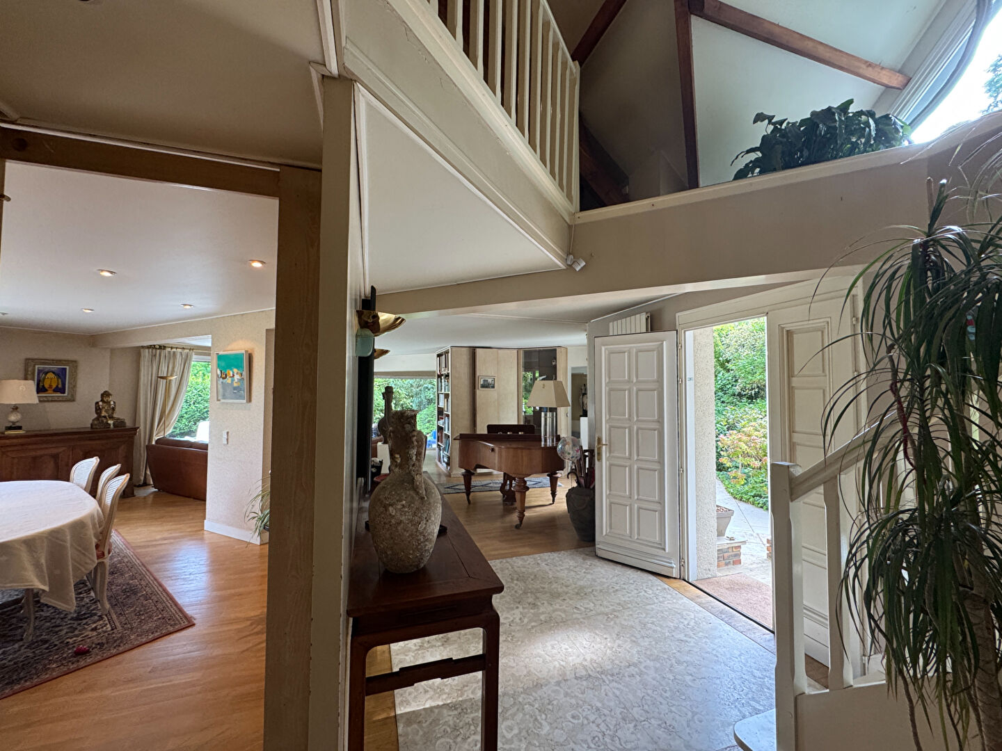 Photo Très belle maison d'architecte avec environnement exceptionnel Proche Thoiry 8 pièces 277 m2 image 3/6