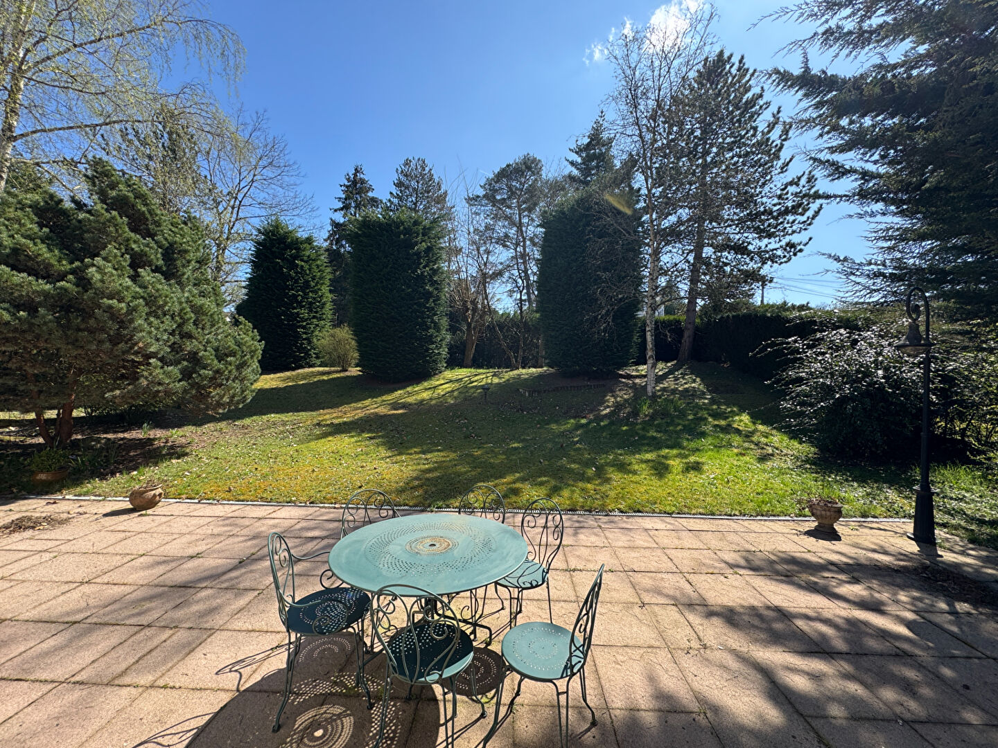 Photo Maison Traditionnelle avec très bel environnement résidentiel Proche Les Mesnuls 8 pièces  240 m2 image 4/6