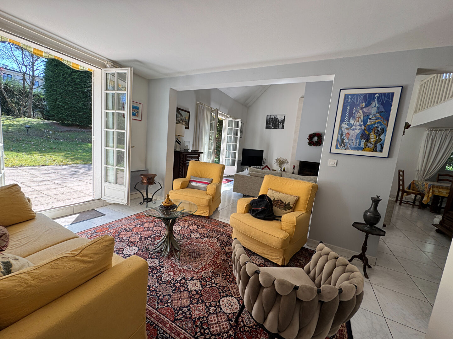 Photo Maison Traditionnelle avec très bel environnement résidentiel Proche Les Mesnuls 8 pièces  240 m2 image 5/6