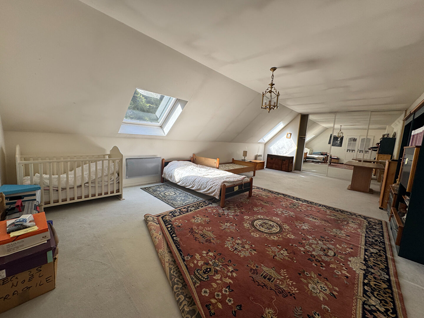 Photo Maison Traditionnelle avec très bel environnement résidentiel Proche Les Mesnuls 8 pièces  240 m2 image 6/6