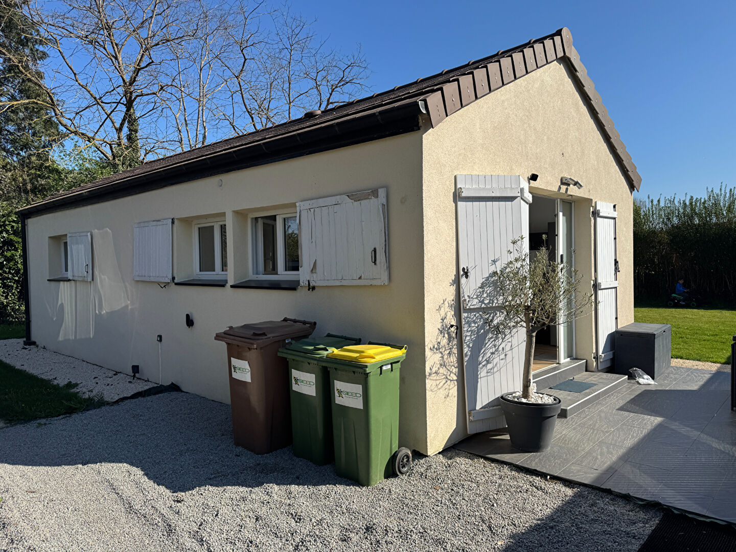 Photo Charmante petite maison récente de plain pied  avec beau terrain Proche Auteuil/ Autouillet 3 pièces 50 m2 image 2/6