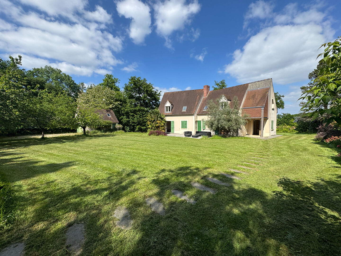 Belle Demeure  avec environnement exceptionnel MONTFORT L 'AMAURY /MÉRÉ  8 pièces 201 m2