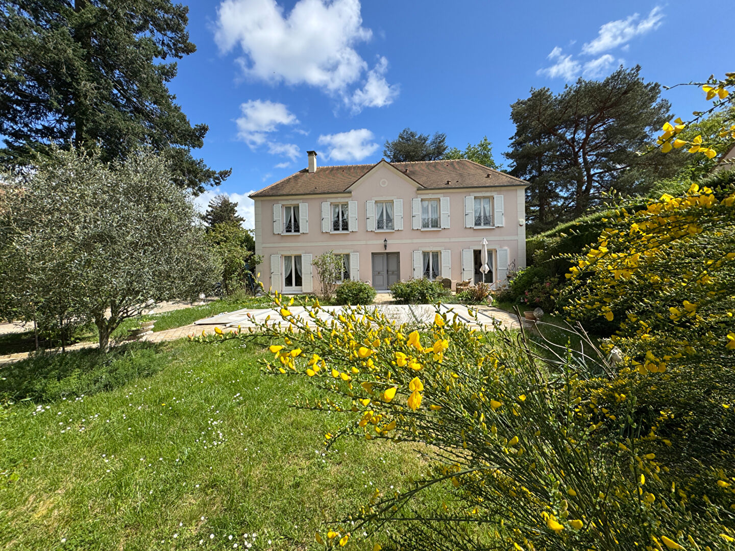 Jolie demeure récente avec piscine chaufée  Thoiry 7 pièces 189 m2