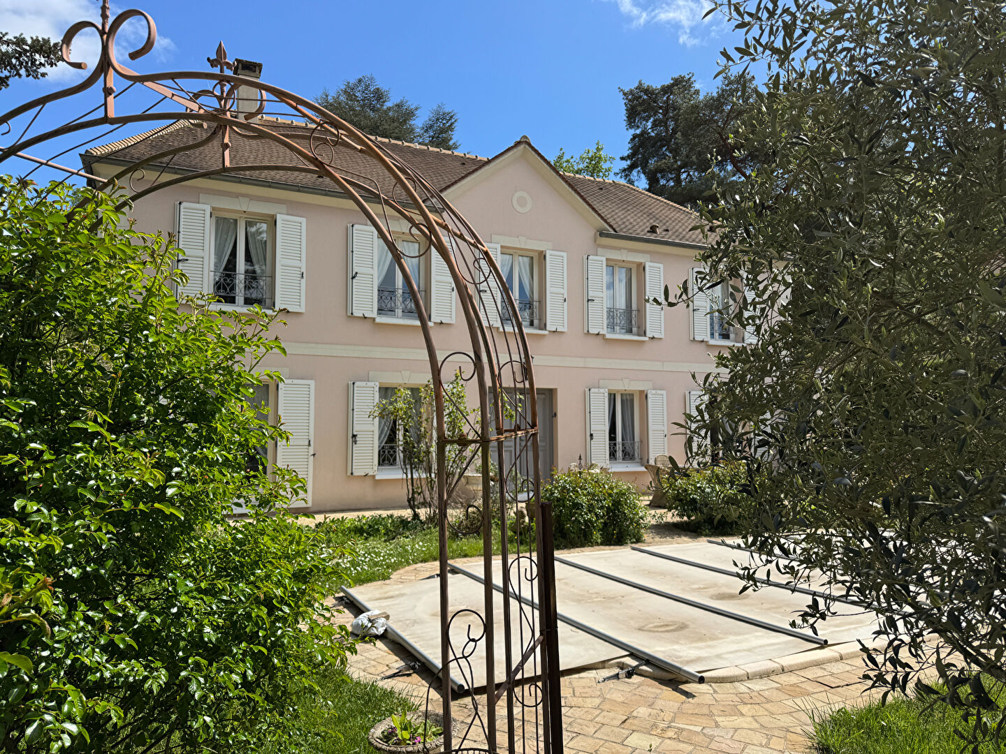 Photo Jolie demeure récente avec piscine chaufée  Thoiry 7 pièces 189 m2 image 2/6