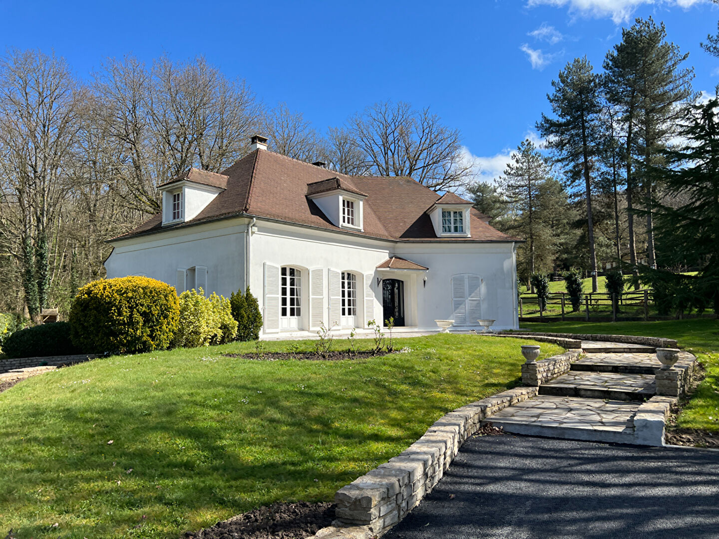 Agence immobilière de Montfort L'Amaury Immobilier - Montfort L'Amaury Immobilier
