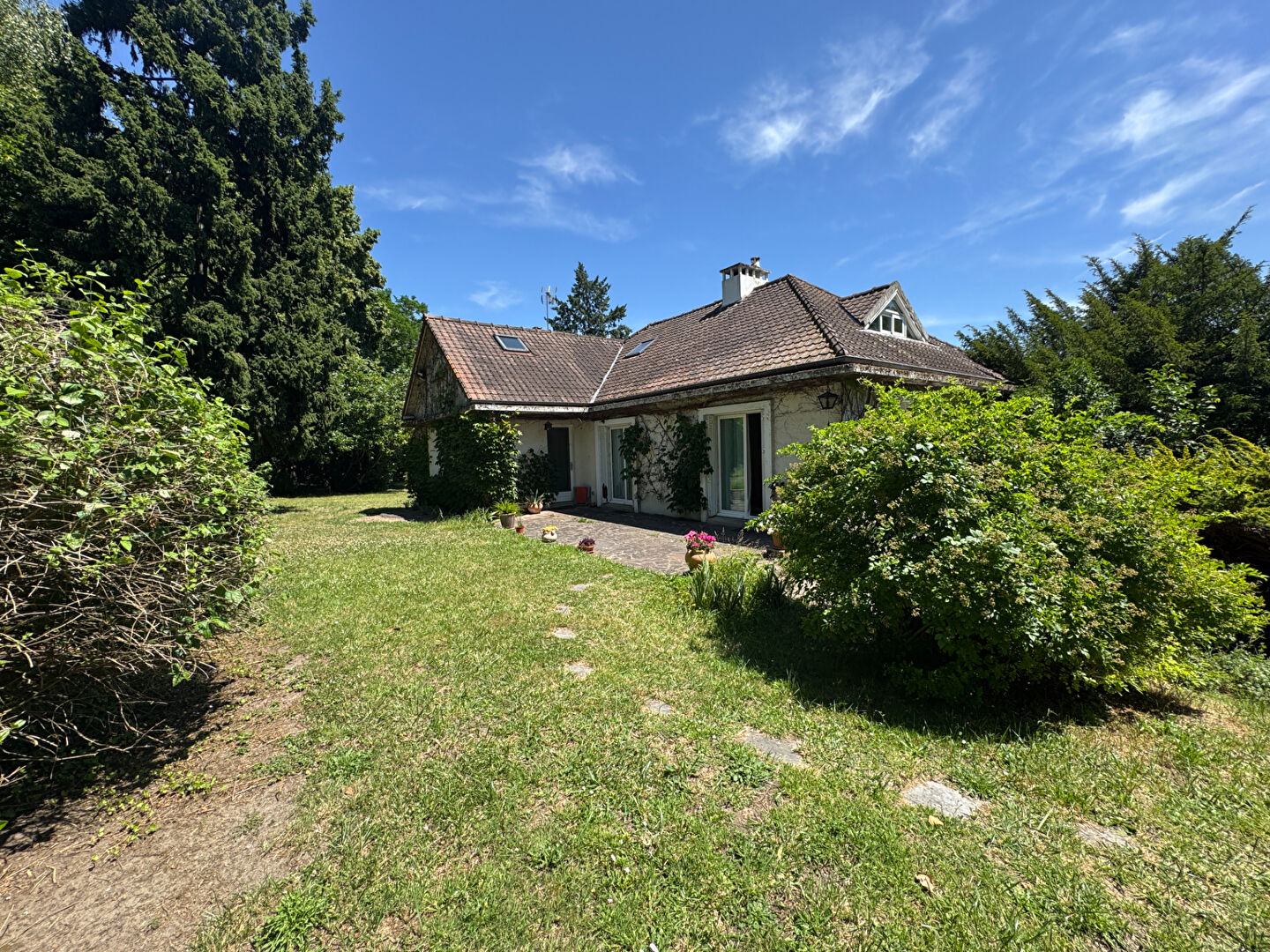 Jolie maison Centre Montfort L Amaury  8 pièces 180 m2