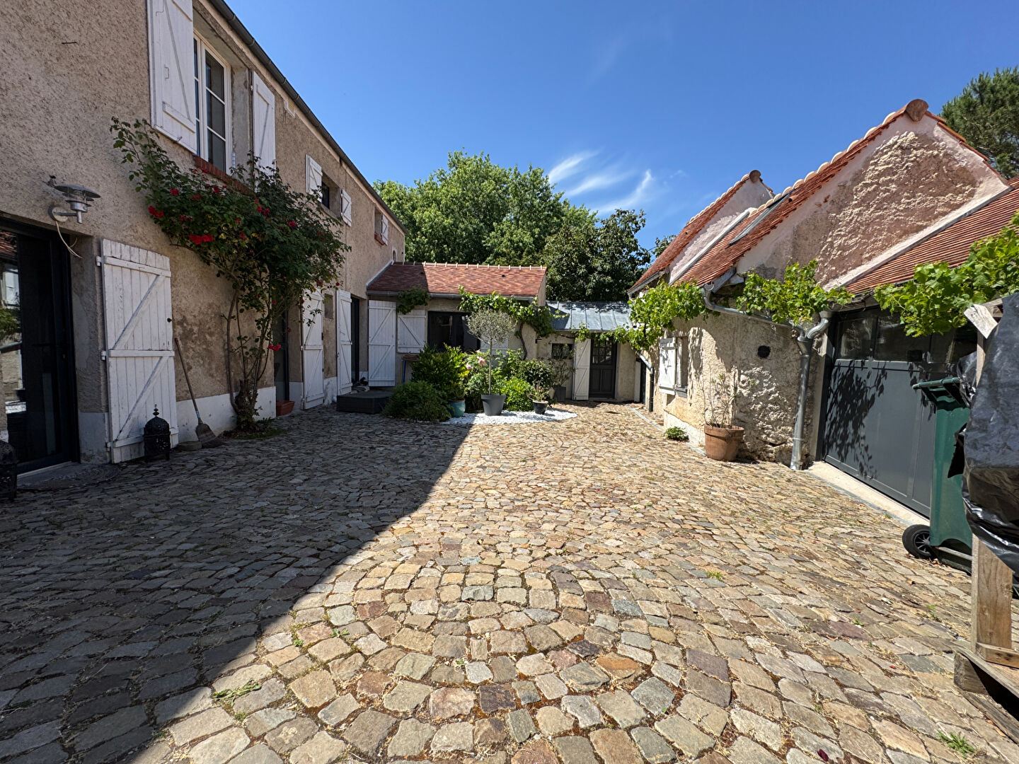Ancien corps de ferme entièrement rénové  Neauphle Le Château 8 pièces  210 m2